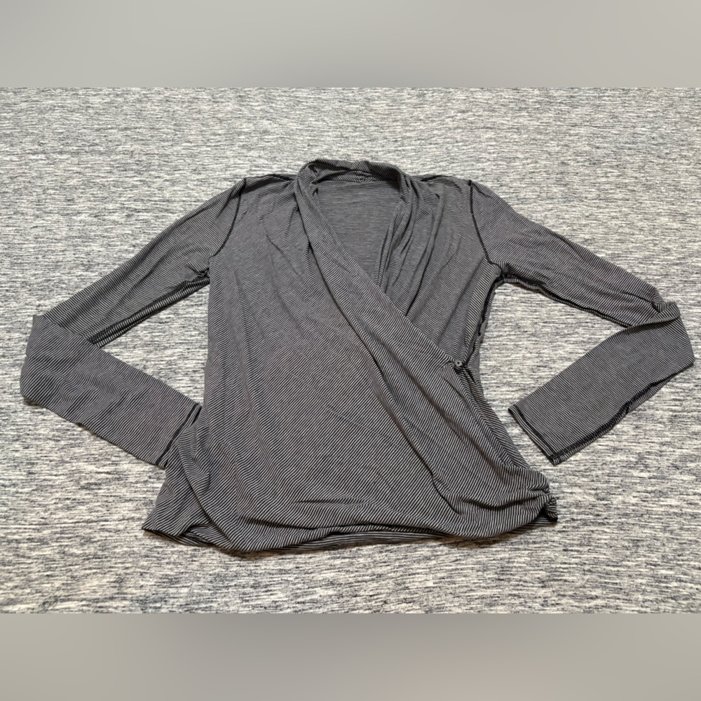 Lululemon Crossed Front Long Sleeve Size Small